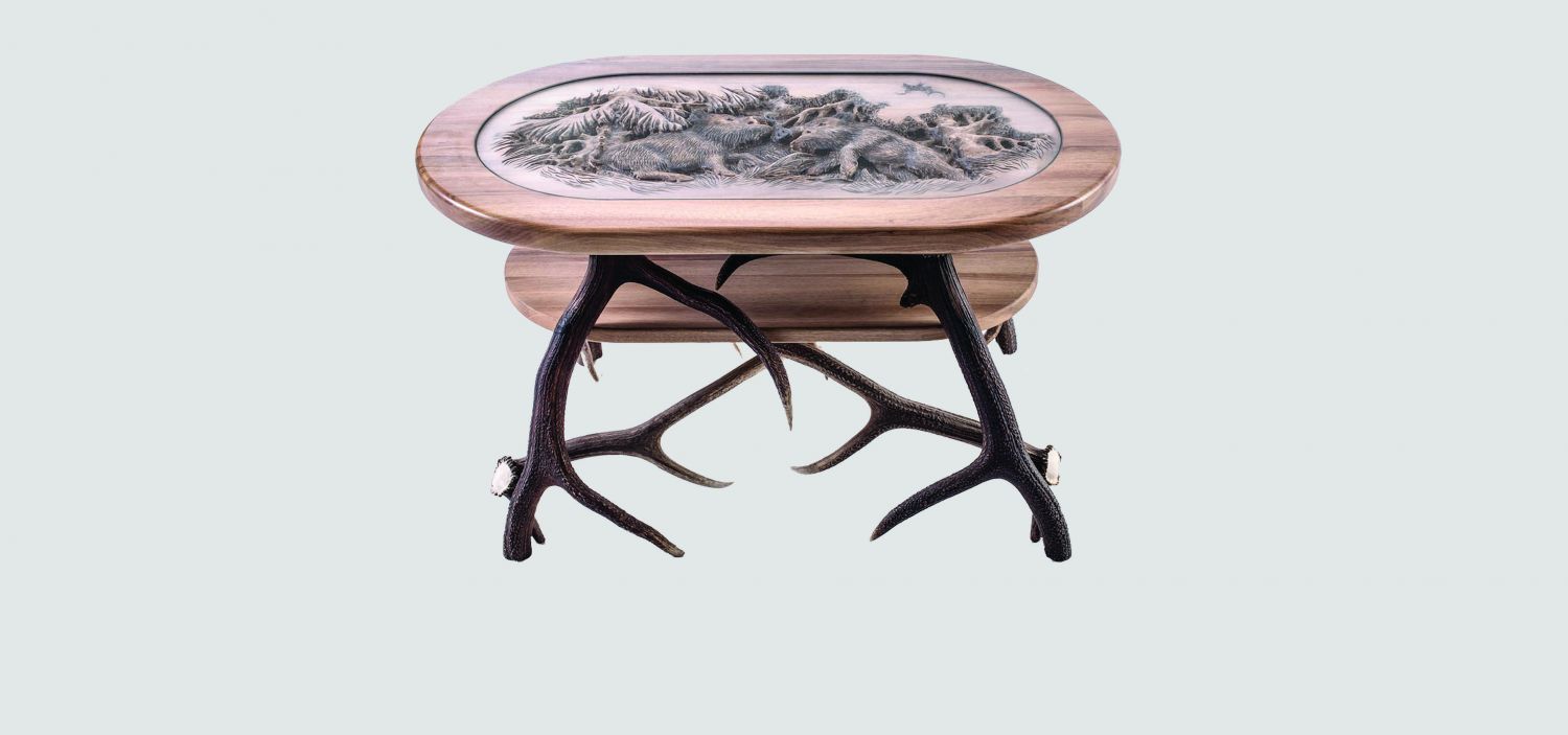 Кофейный столик ЭЛЛИПС с глубокой резьбой по дереву и ножками из рогов оленя